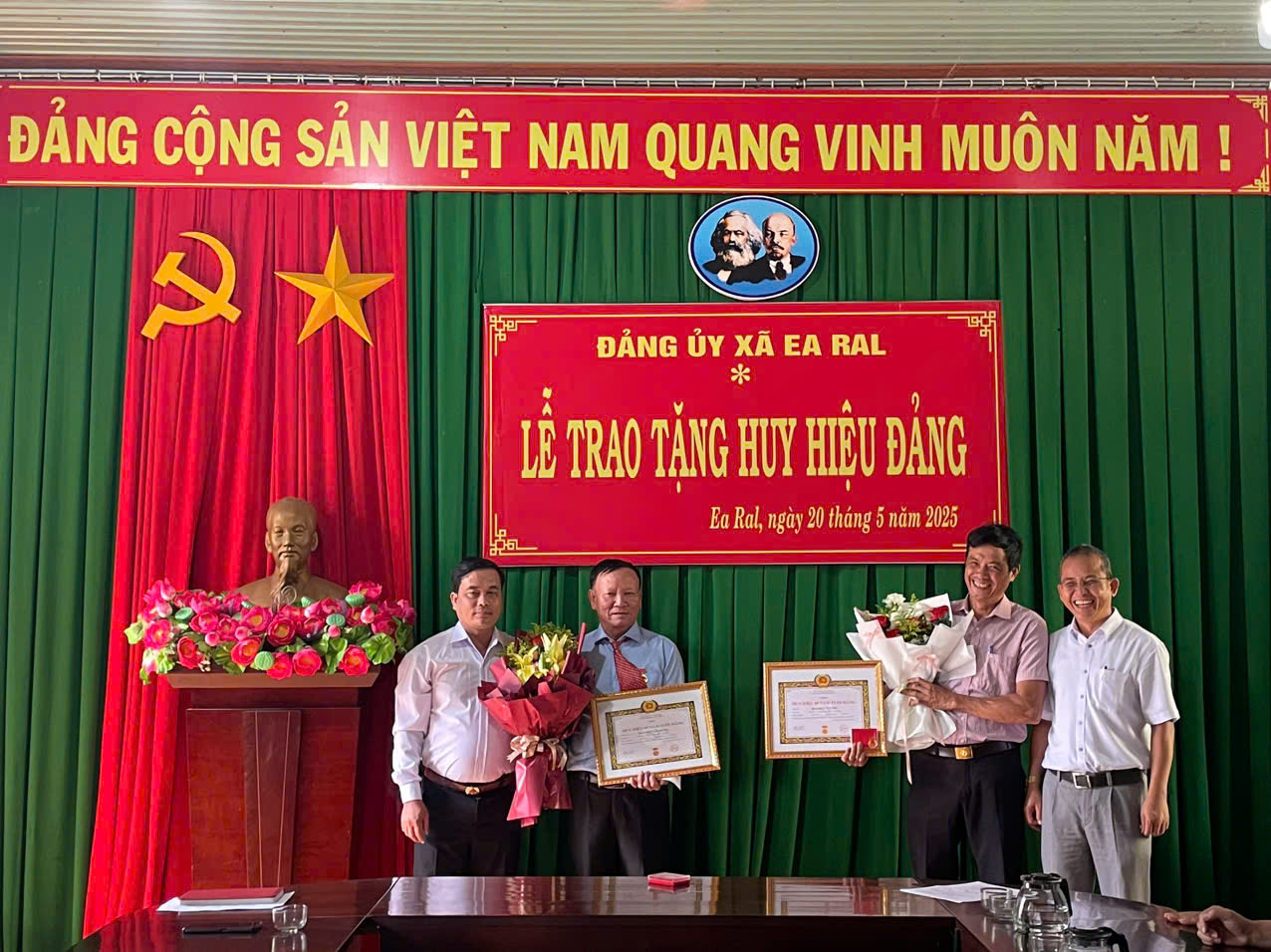 huy hiệu đảng 1